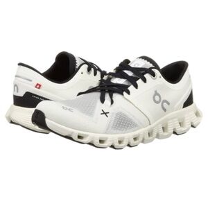 Women’s On Cloud Size 9